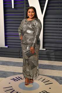 Mindy Kaling feet photo thumbnail