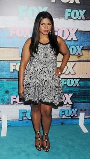 Mindy Kaling feet photo thumbnail