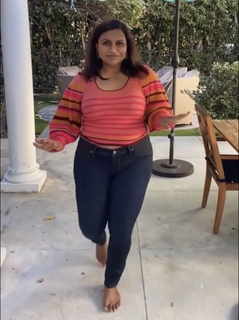 Mindy Kaling feet photo thumbnail
