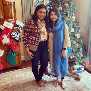 Mindy Kaling feet photo thumbnail