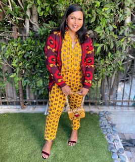 Mindy Kaling feet photo thumbnail