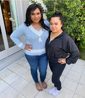 Mindy Kaling feet photo thumbnail