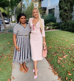 Mindy Kaling feet photo thumbnail