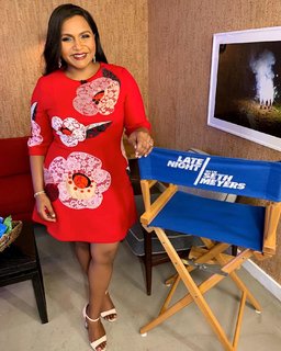 Mindy Kaling feet photo thumbnail