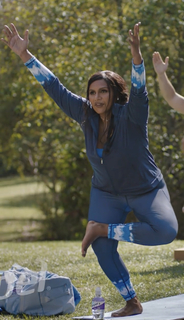 Mindy Kaling feet photo thumbnail