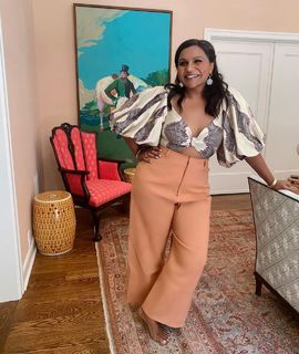 Mindy Kaling feet photo thumbnail