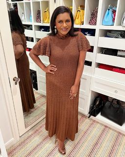 Mindy Kaling feet photo thumbnail