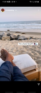 Mindy Kaling feet photo thumbnail