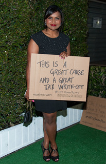 Mindy Kaling feet photo thumbnail