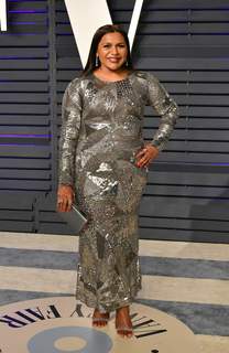 Mindy Kaling feet photo thumbnail