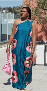Mindy Kaling feet photo thumbnail