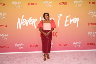 Mindy Kaling feet photo thumbnail