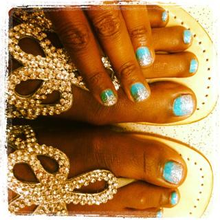 Mindy Kaling feet photo thumbnail