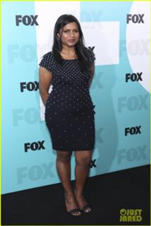 Mindy Kaling feet photo thumbnail
