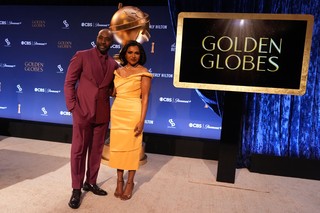 Mindy Kaling feet photo thumbnail