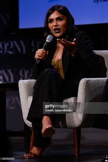 Mindy Kaling feet photo thumbnail