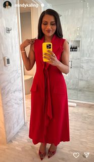 Mindy Kaling feet photo thumbnail