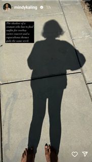 Mindy Kaling feet photo thumbnail