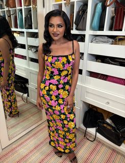 Mindy Kaling feet photo thumbnail