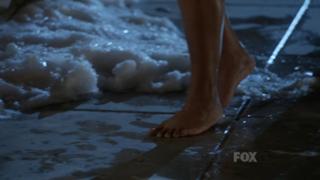 Mindy Kaling feet photo thumbnail