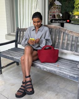Mindy Kaling feet photo thumbnail