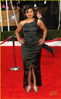 Mindy Kaling feet photo thumbnail