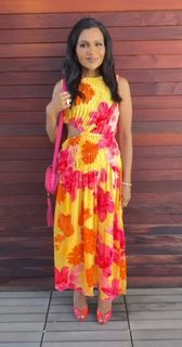 Mindy Kaling feet photo thumbnail