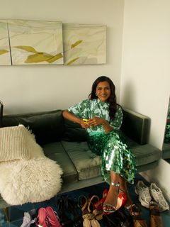 Mindy Kaling feet photo thumbnail
