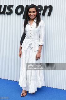 Mindy Kaling feet photo thumbnail