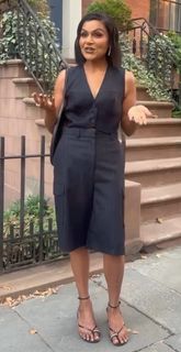 Mindy Kaling feet photo thumbnail