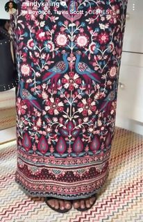 Mindy Kaling feet photo thumbnail