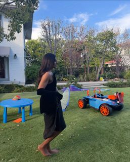 Mindy Kaling feet photo 13