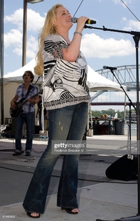 Mindy McCready feet photo 9
