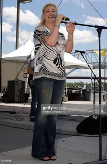 Mindy McCready feet photo 8