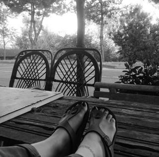 Mine Tugay feet photo thumbnail