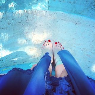Mine Tugay feet photo thumbnail