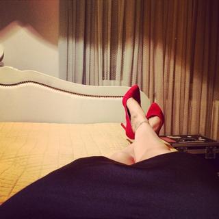 Mine Tugay feet photo thumbnail