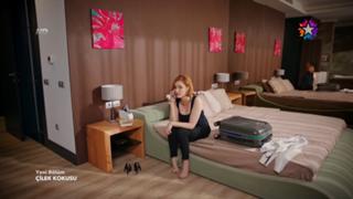 Mine Tugay feet photo thumbnail