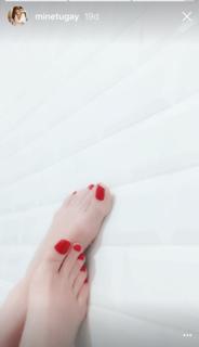Mine Tugay feet photo thumbnail