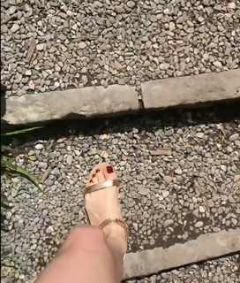 Mine Tugay feet photo thumbnail