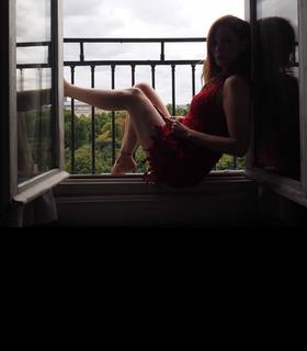 Mine Tugay feet photo thumbnail