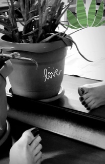 Mine Tugay feet photo thumbnail