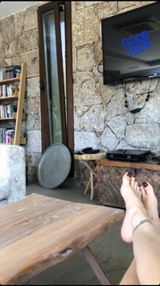 Mine Tugay feet photo thumbnail