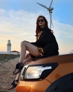 Mine Tugay feet photo thumbnail