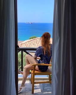 Mine Tugay feet photo thumbnail