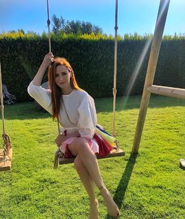 Mine Tugay feet photo thumbnail