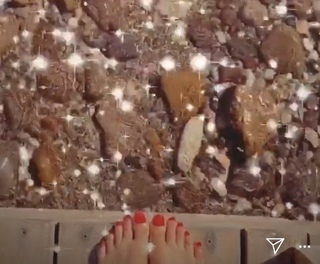Mine Tugay feet photo thumbnail