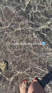 Mine Tugay feet photo thumbnail