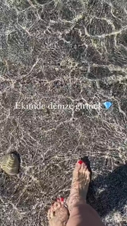 Mine Tugay feet photo thumbnail