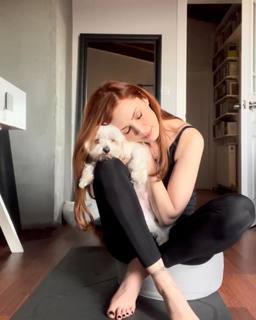 Mine Tugay feet photo thumbnail